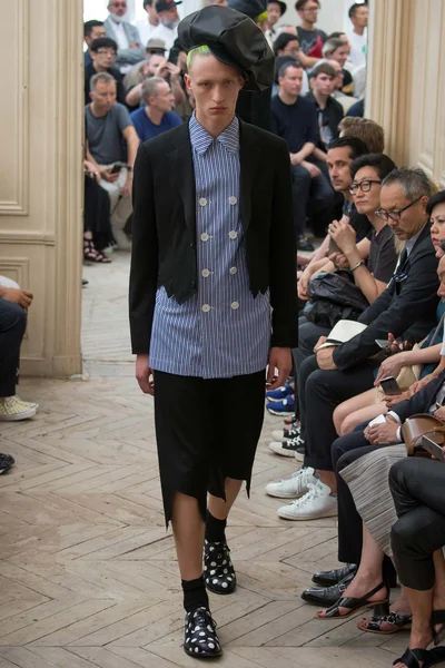 Look 15